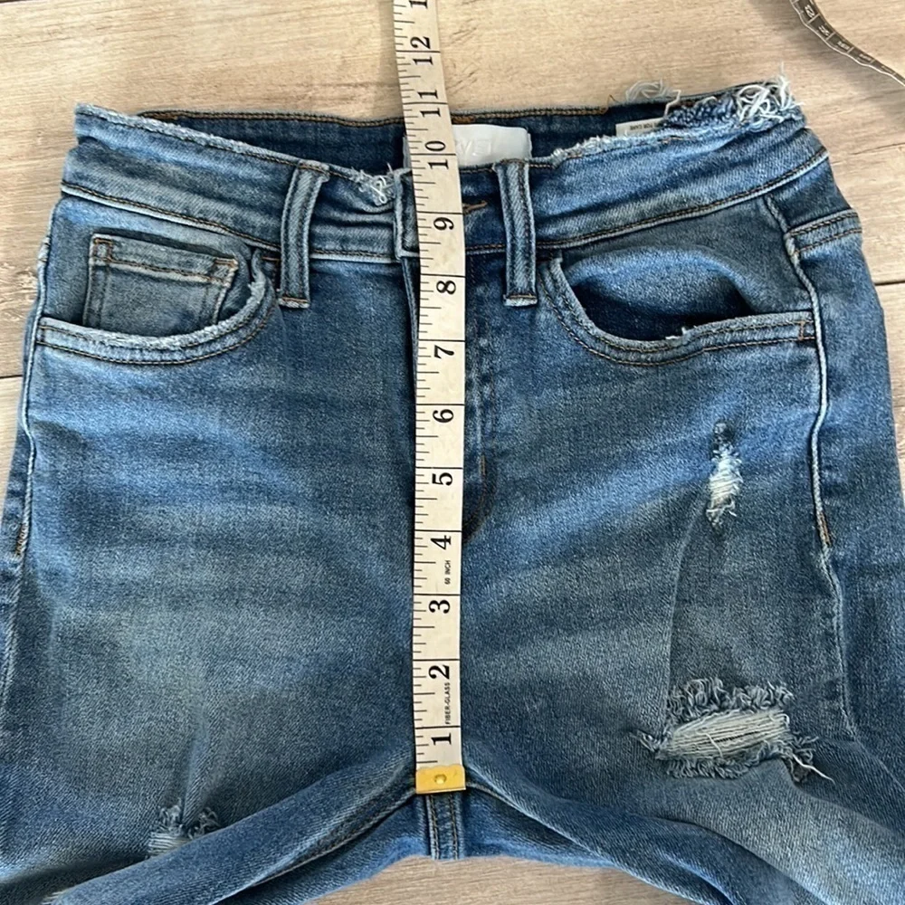Vervet Carlene slim size 25 distressed straight leg jeans